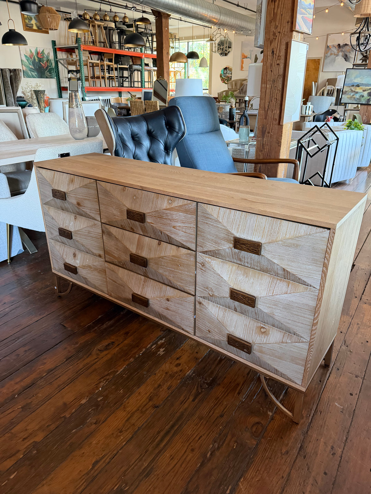 9-Drawer wooden dresser w/ sculpted front ⛰️