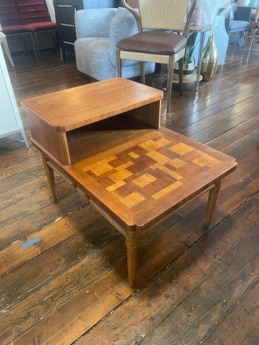 Vintage wood end table w/ shelf ☕️