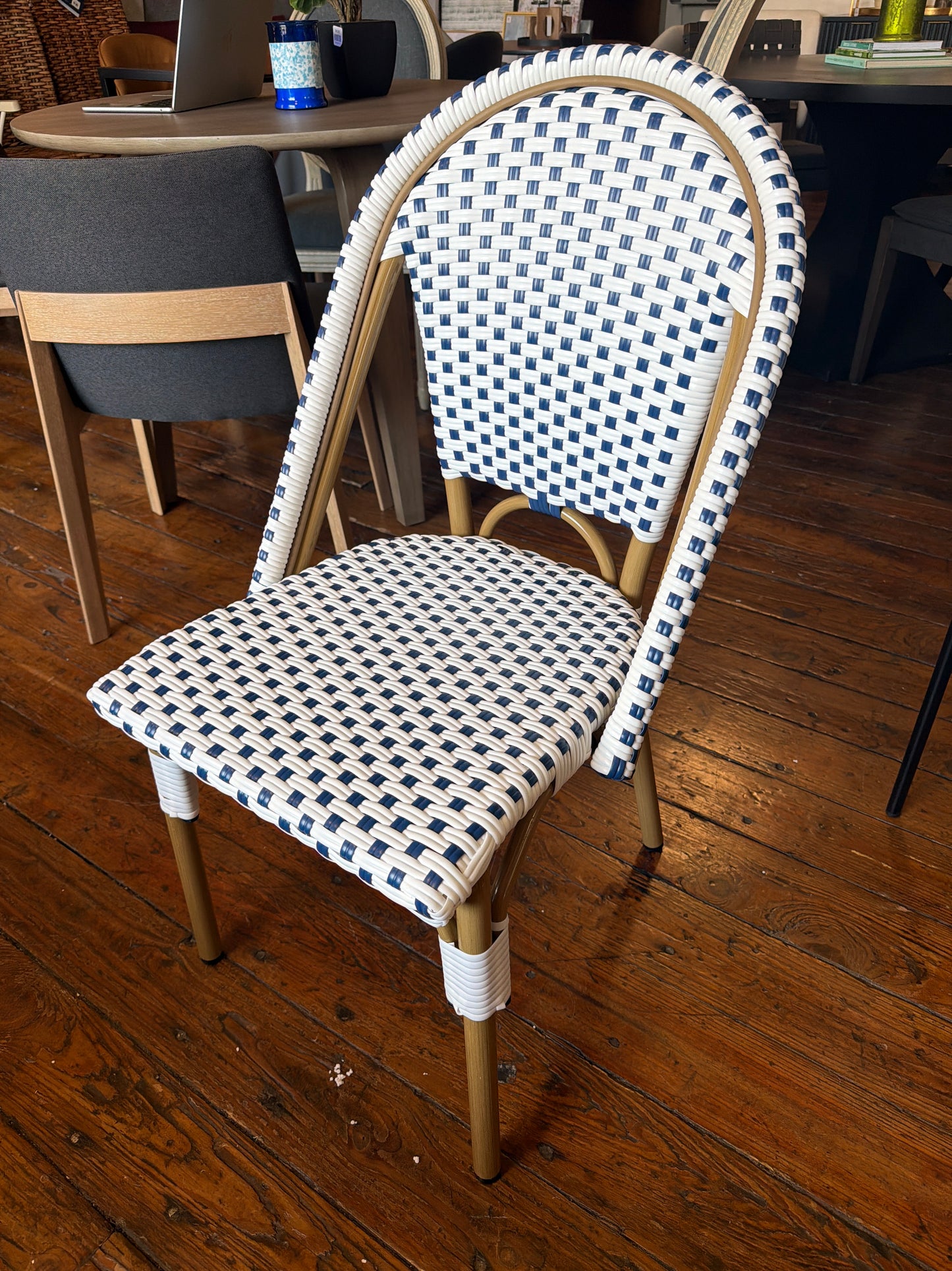 Blue & white outdoor bistro chair 🌴