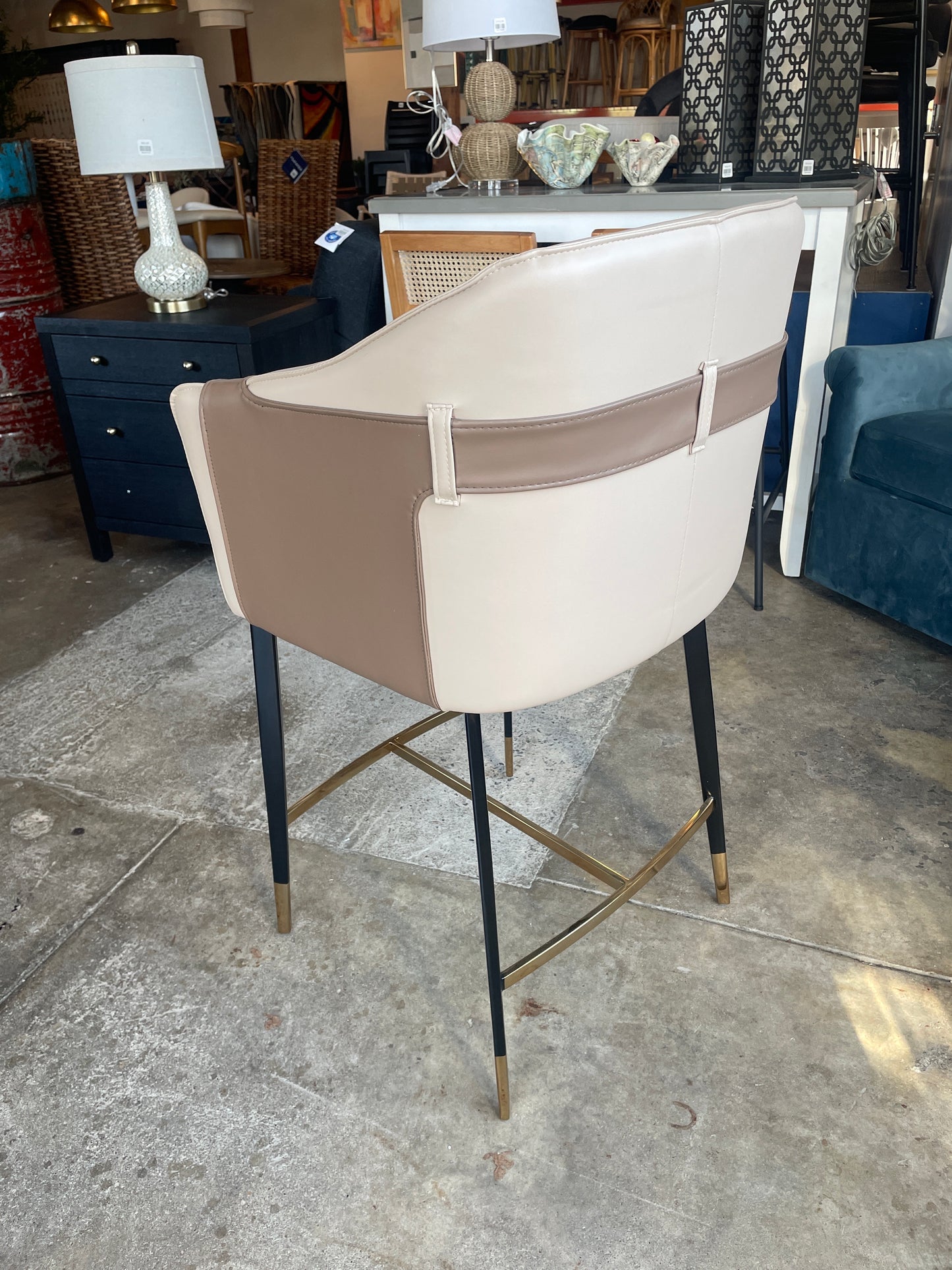 Two-tone beige & tan leather counterheight barstool w/ black & gold legs ✨