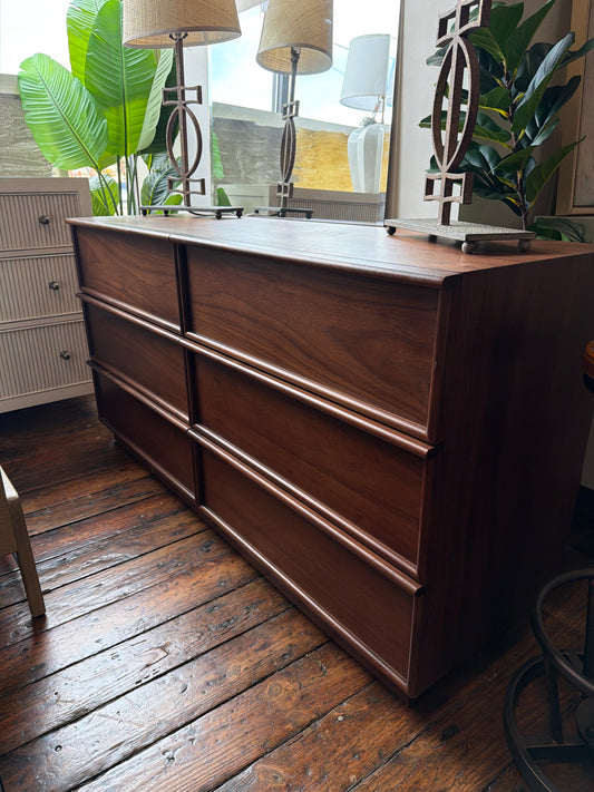 60” walnut MCM dresser 🤎
