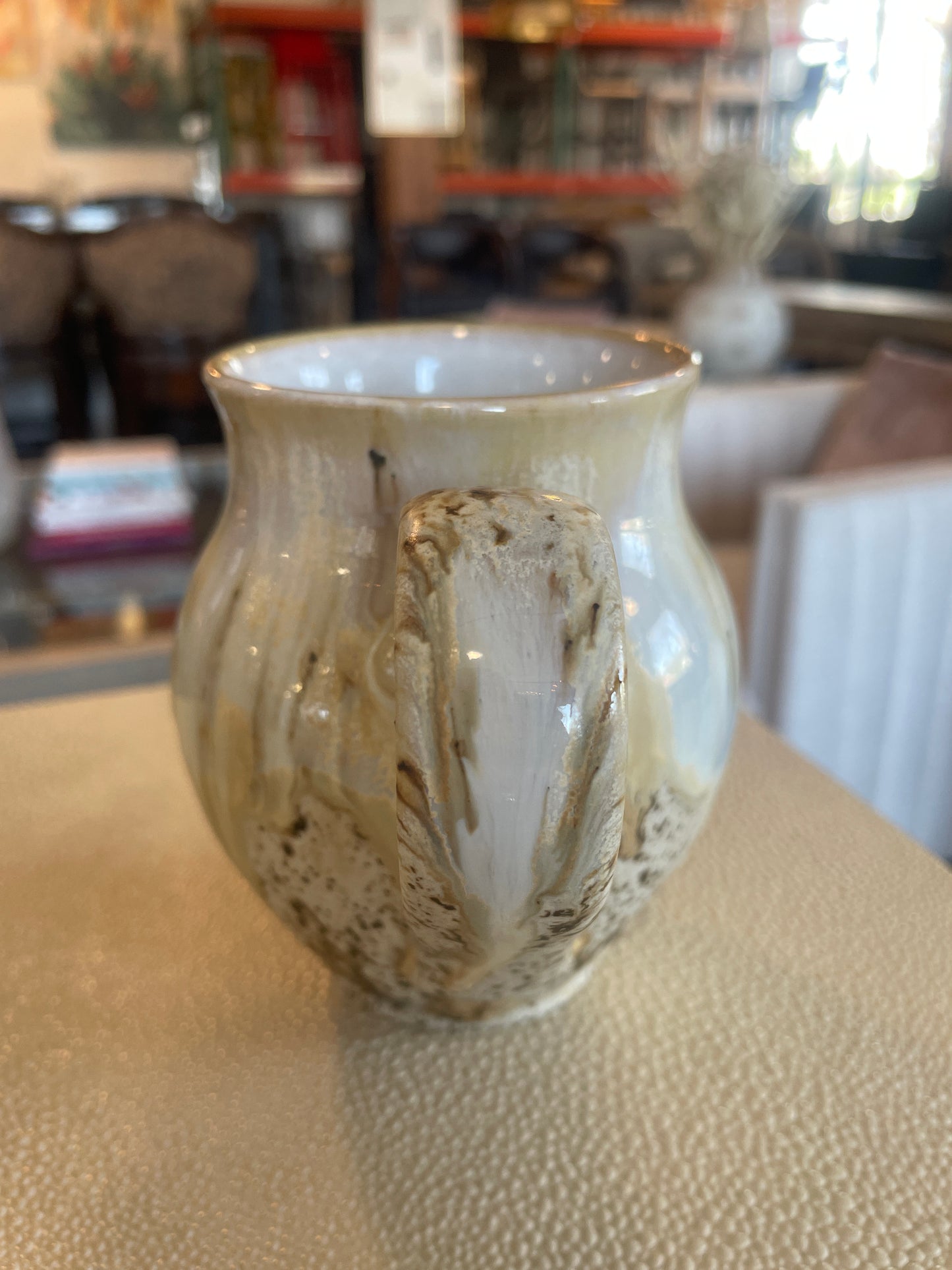 White & brown speckled ceramic mug 🤍