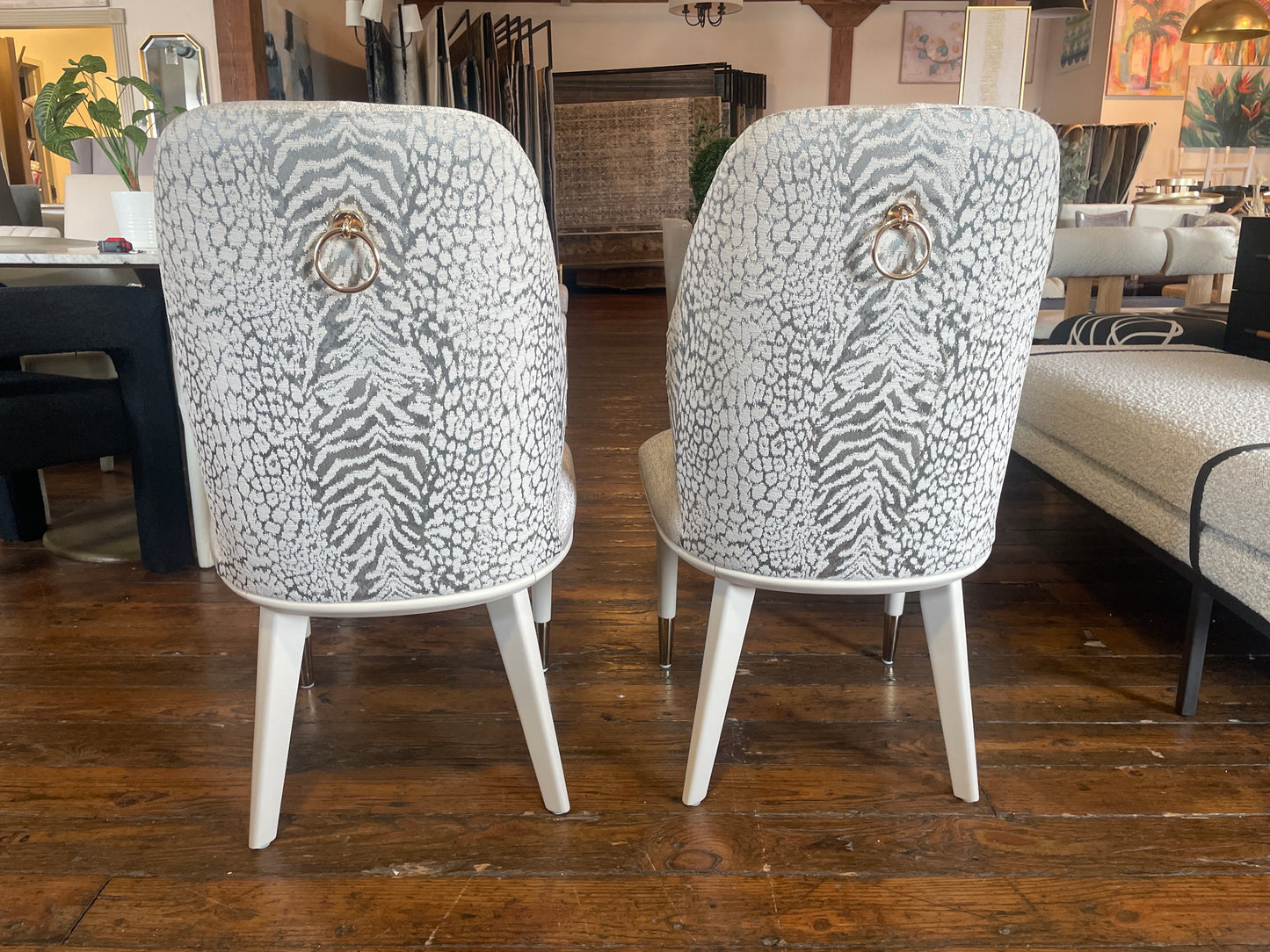 Unique silver sparkly chair w/ animal print back & brass gold handle w/ gold feet 🤍🩶