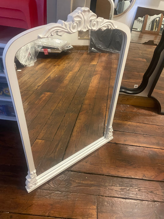 Arched white wood decorative mirror 🤍