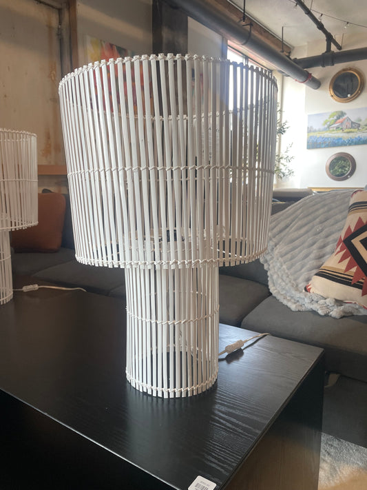 White 25” funky lamp 🤍
