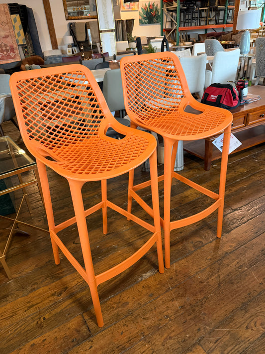 2 orange barheight barstools☀️