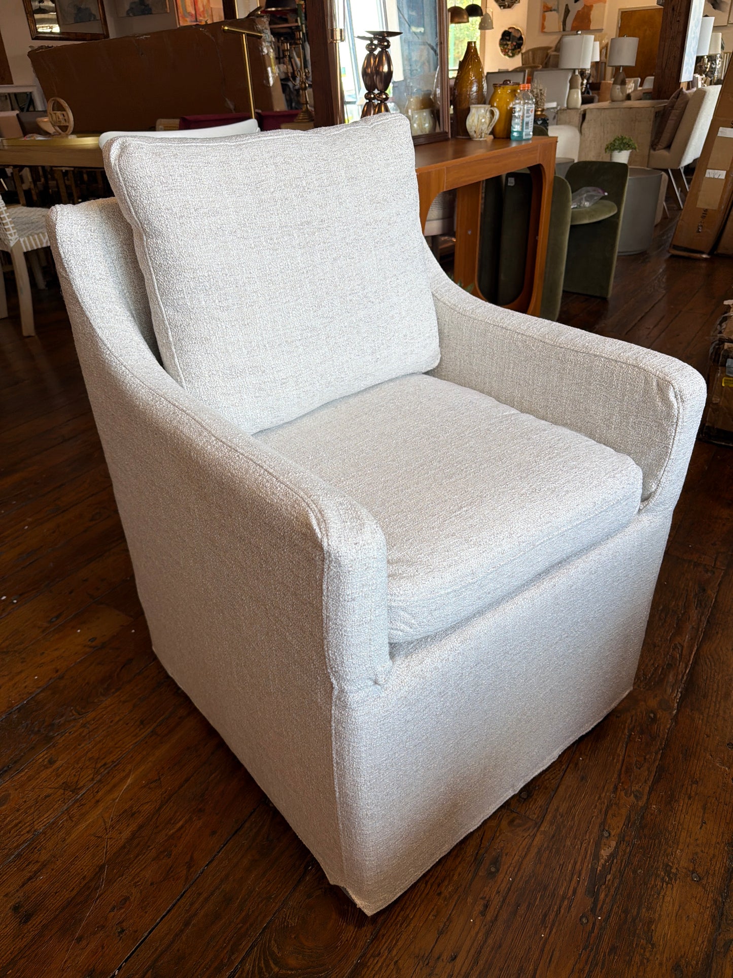 Upholstered modern wingback dining chair w/ casters 🤍