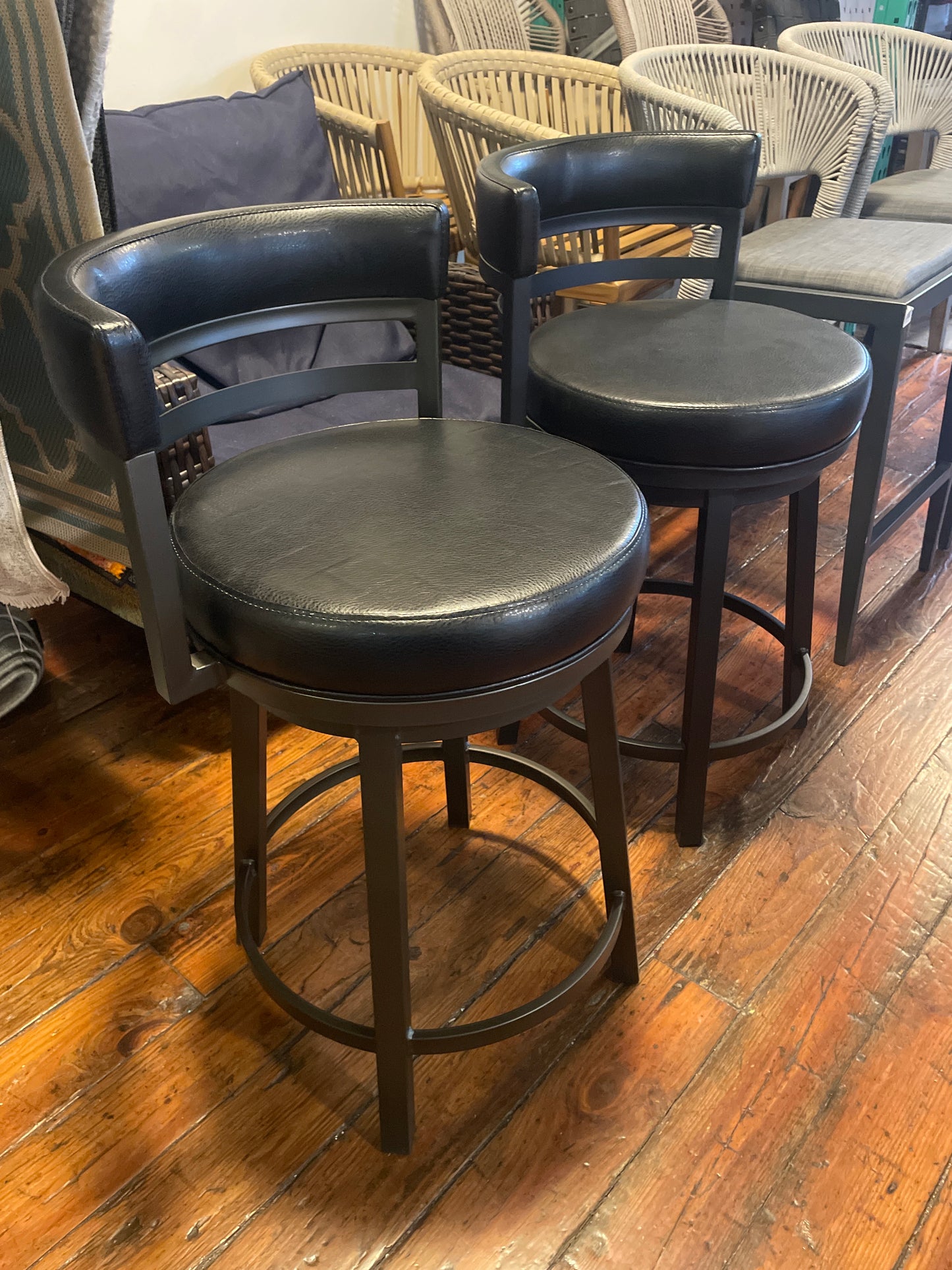 2 black faux leather & metal swivel counterheight barstools 🖤