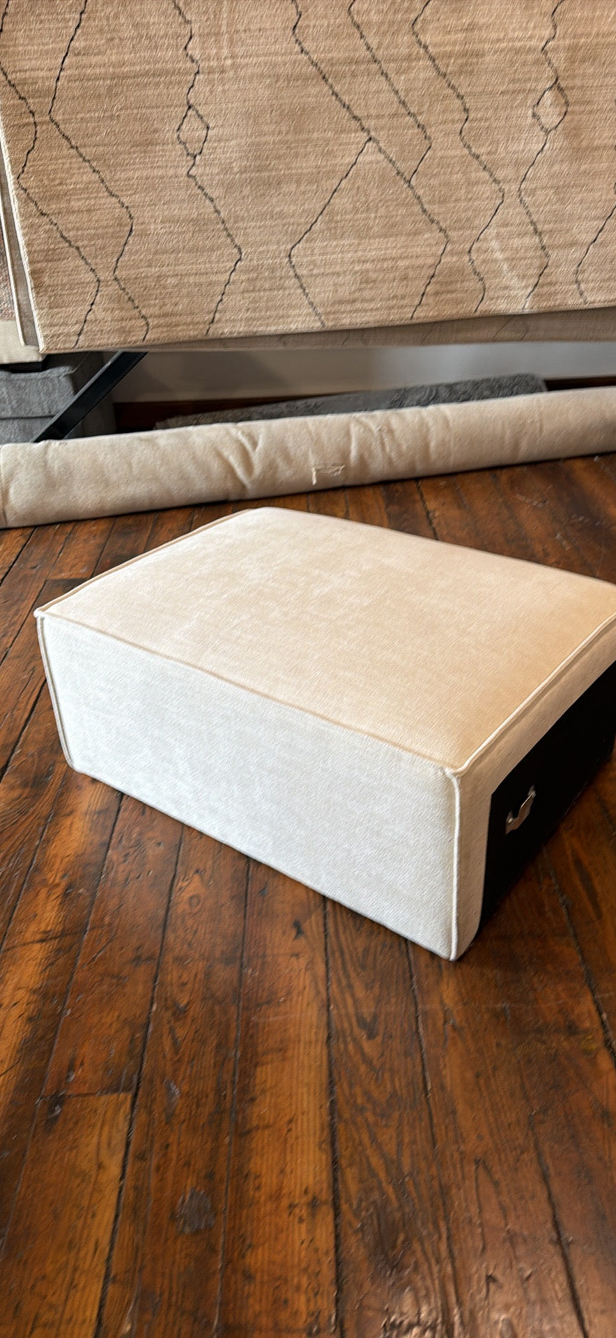 Soft cream modular ottoman 🤍