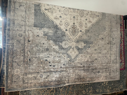 8x10 blue & white medallion rug 🦋