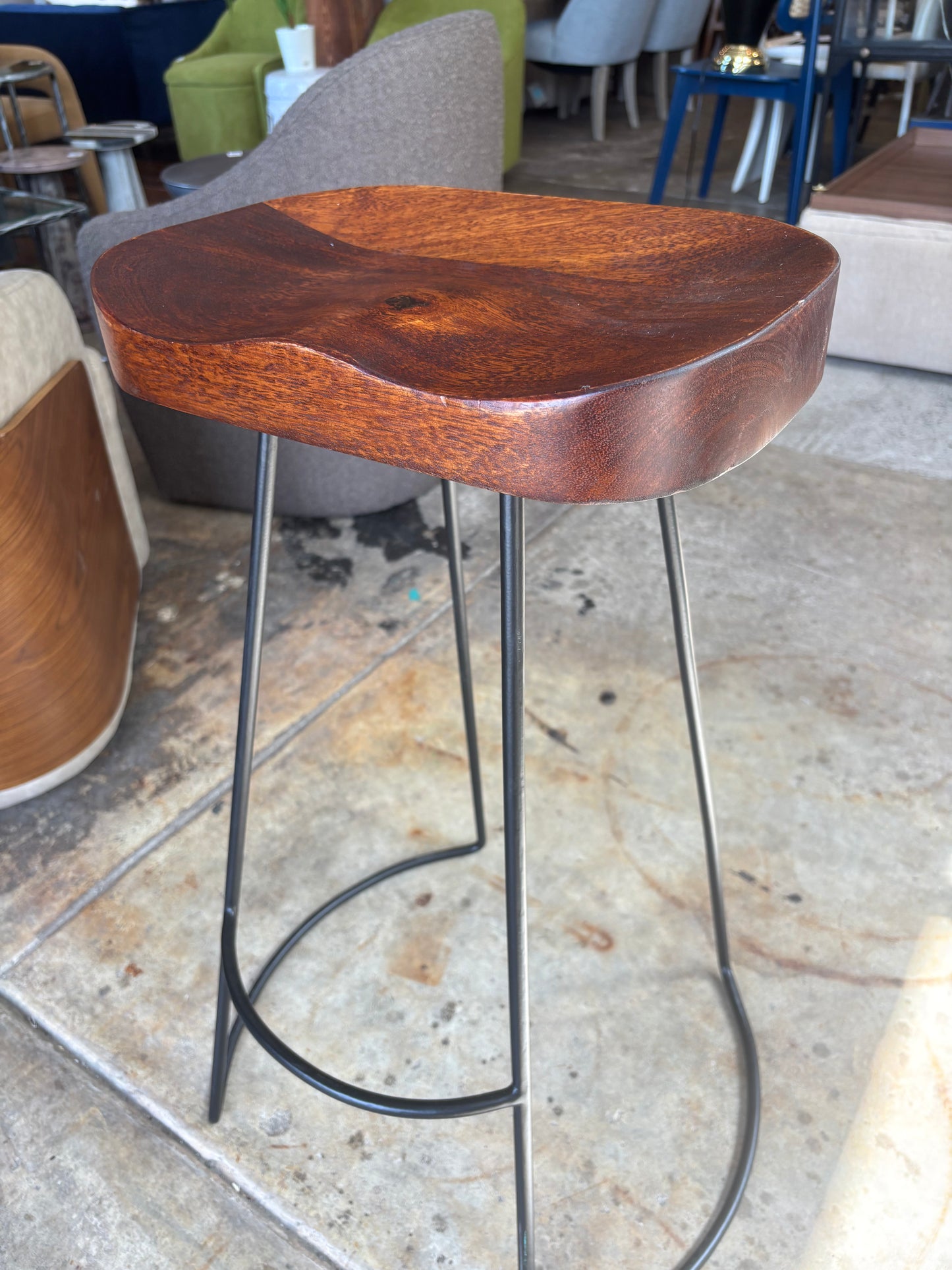 Cherry wood barheight barstool w/ black iron legs🍷