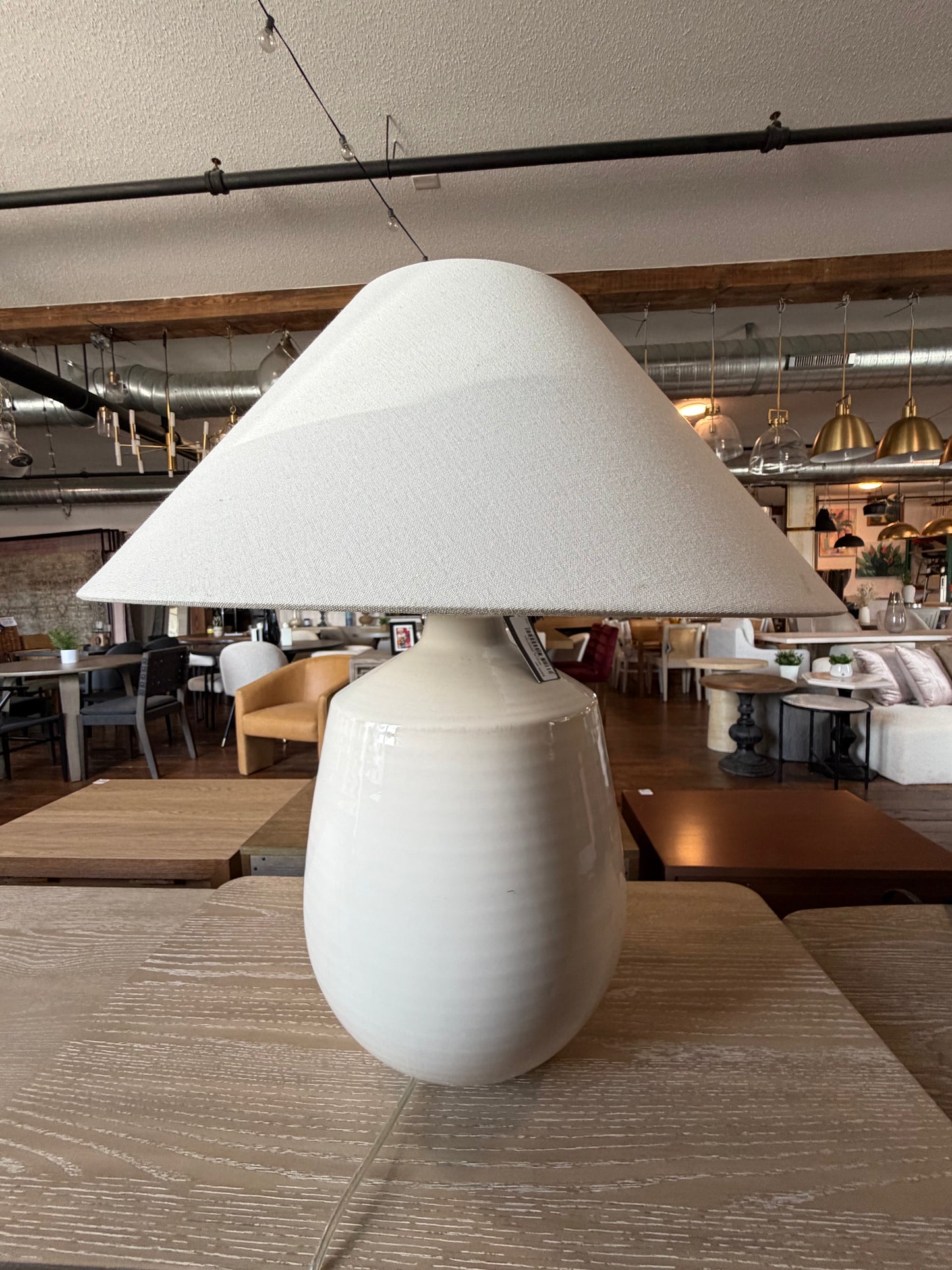 Visual Comfort cream ceramic lamp 🕊️