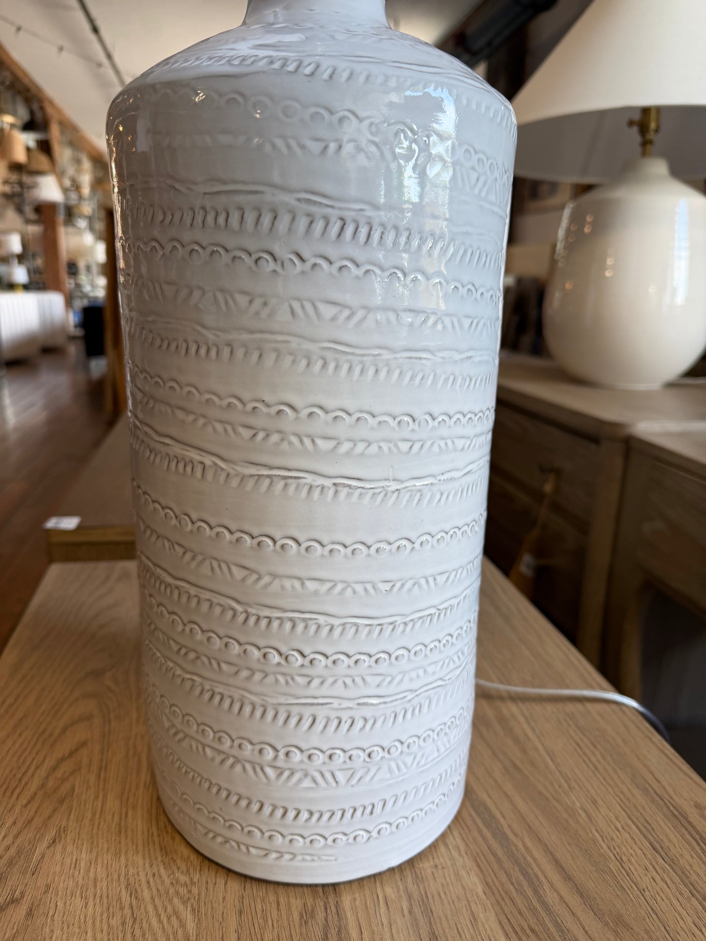 Jamie Young white ceramic table lamp 🤍