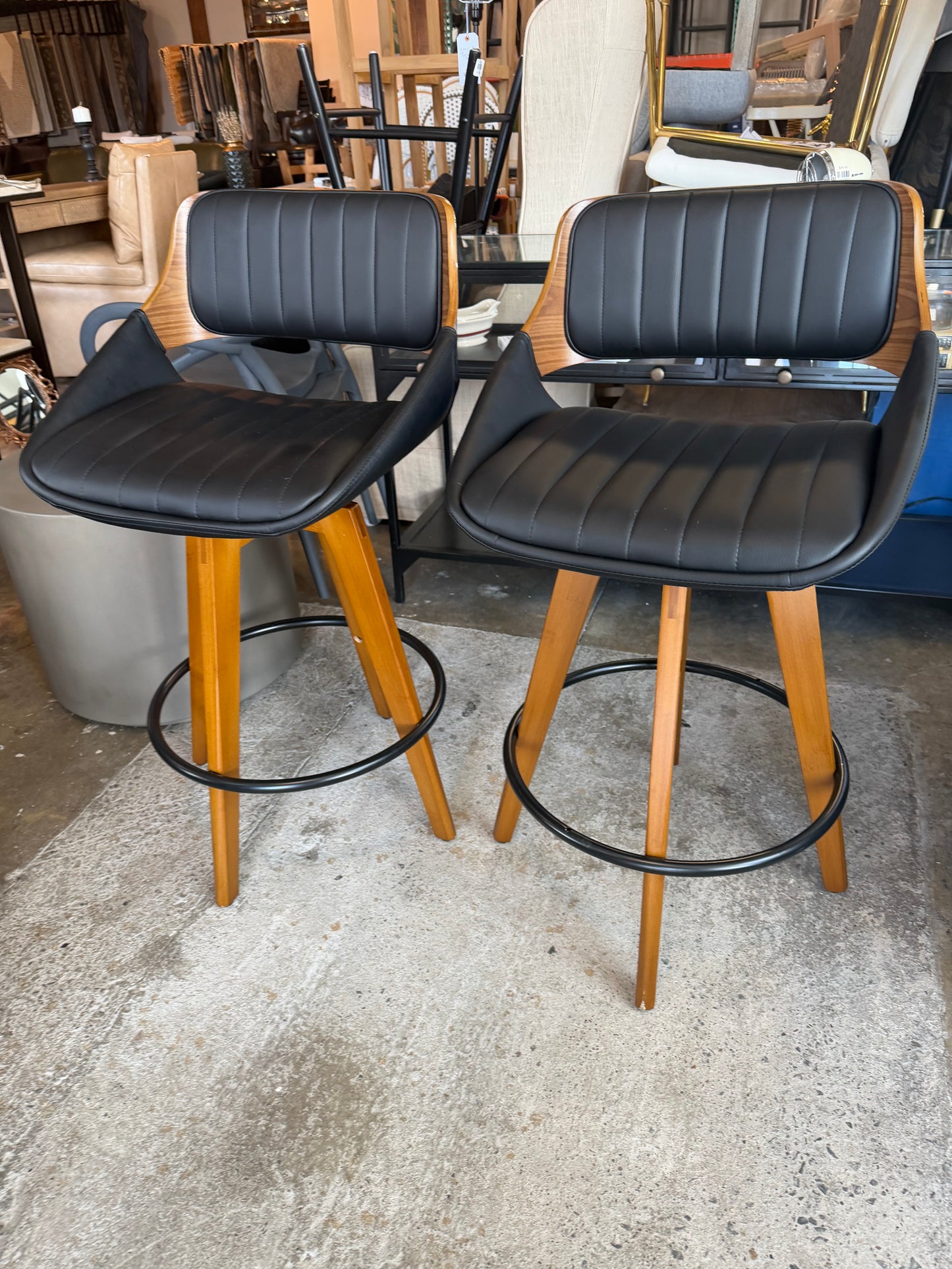 2 MCM swivel counterheight faux black leather & wood barstools 🥂