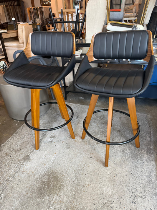 2 MCM swivel counterheight faux black leather & wood barstools 🥂