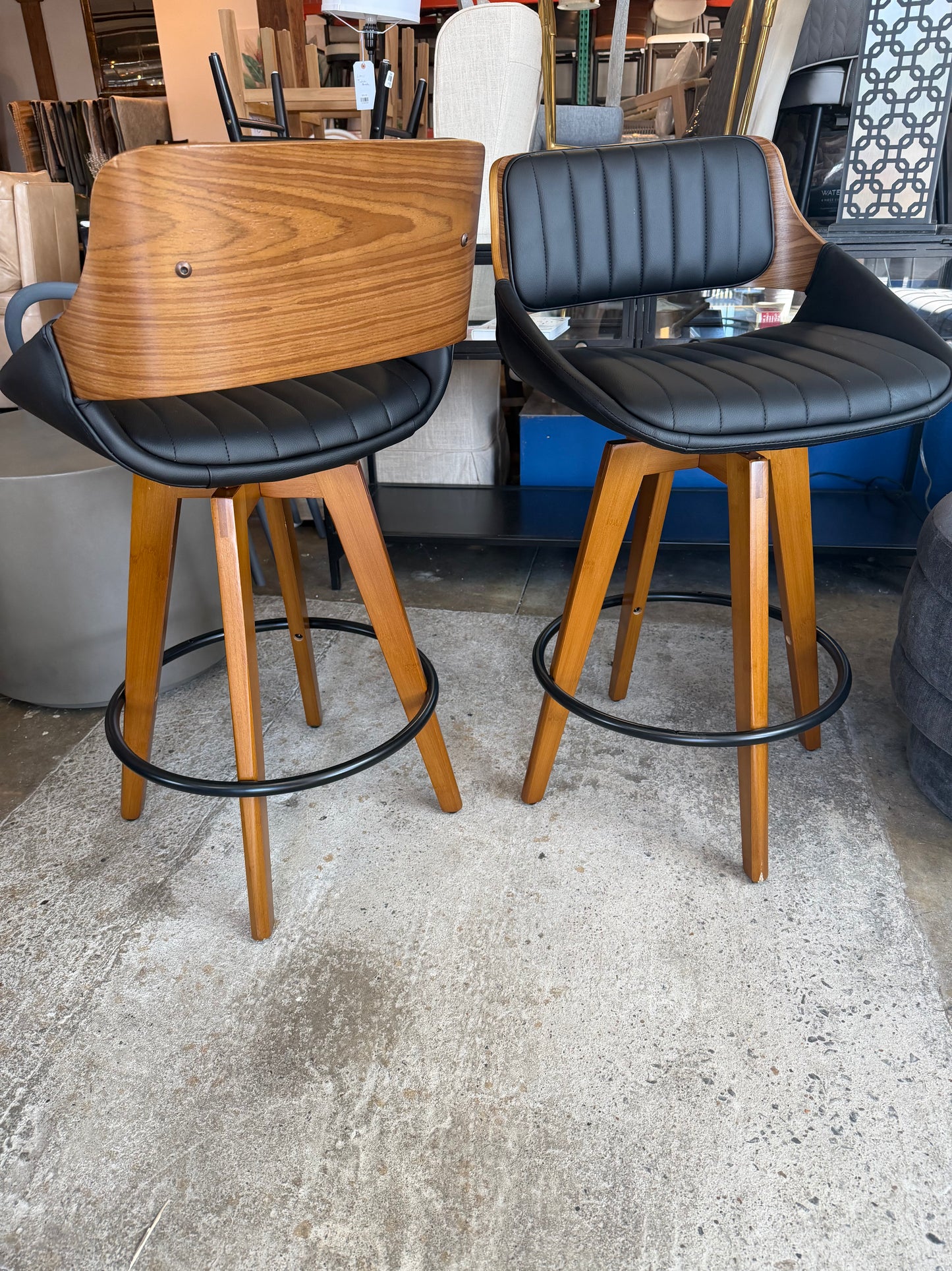 2 MCM swivel counterheight faux black leather & wood barstools 🥂