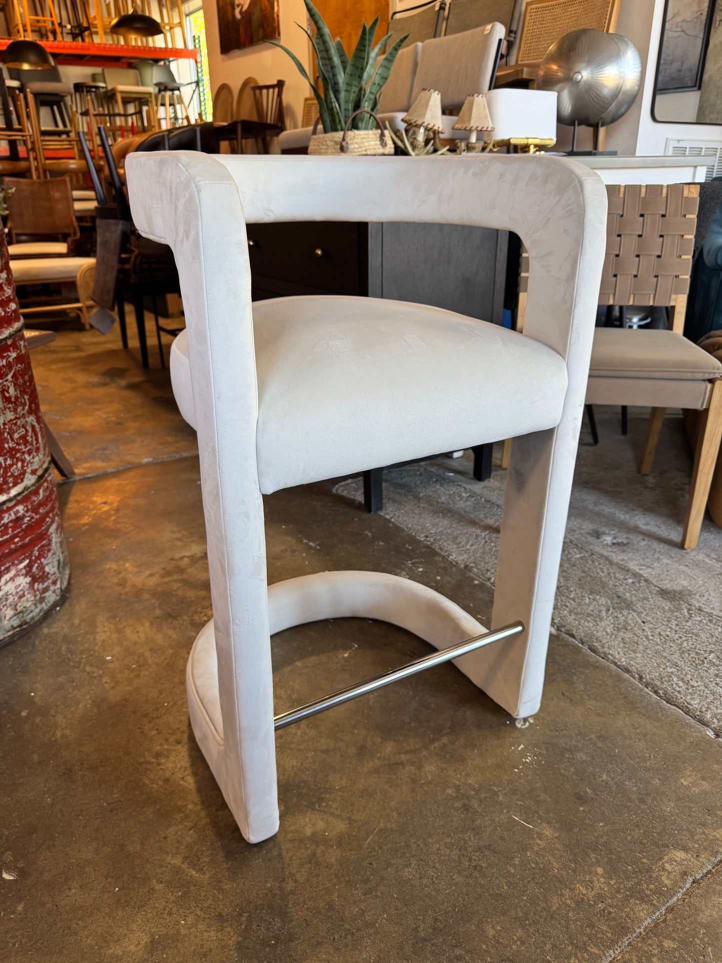 Modern velvet alabaster barstool 🍷