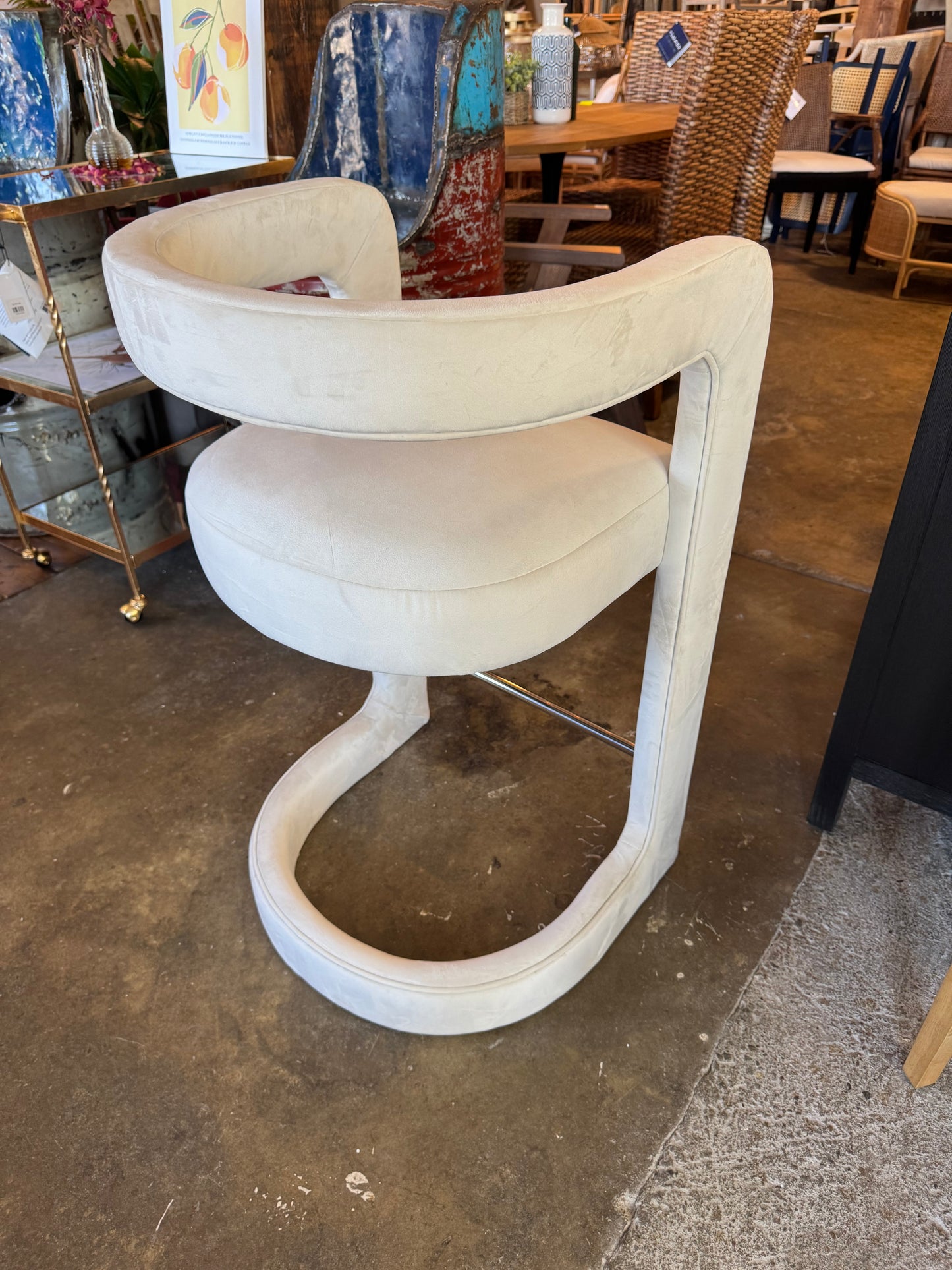 Modern velvet alabaster barstool 🍷