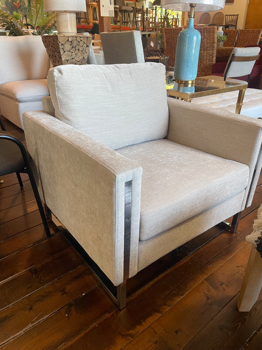 Soft taupe armchair w/ chrome legs & detailing 🤍🩶