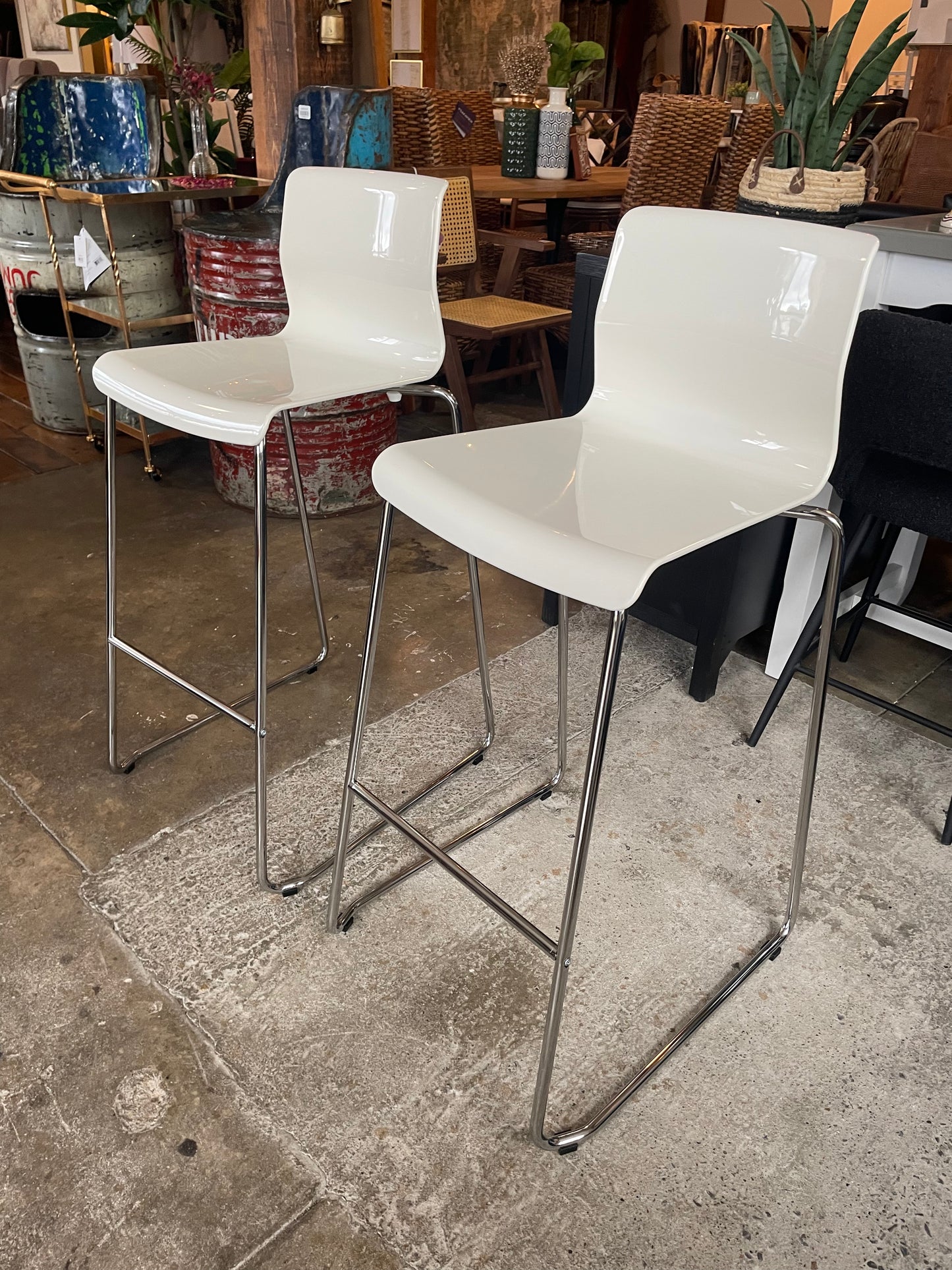 2 barheight white & chrome barstools 🤍