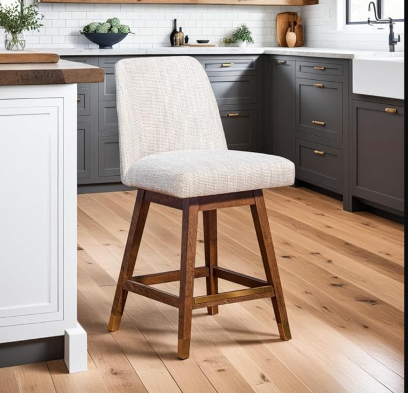 Modern farmhouse swivel barstool in brown oak wood with beige fabric 🥂