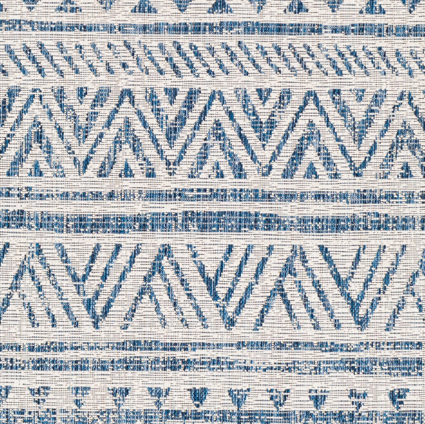 7ft round blue & white boho rug 💙