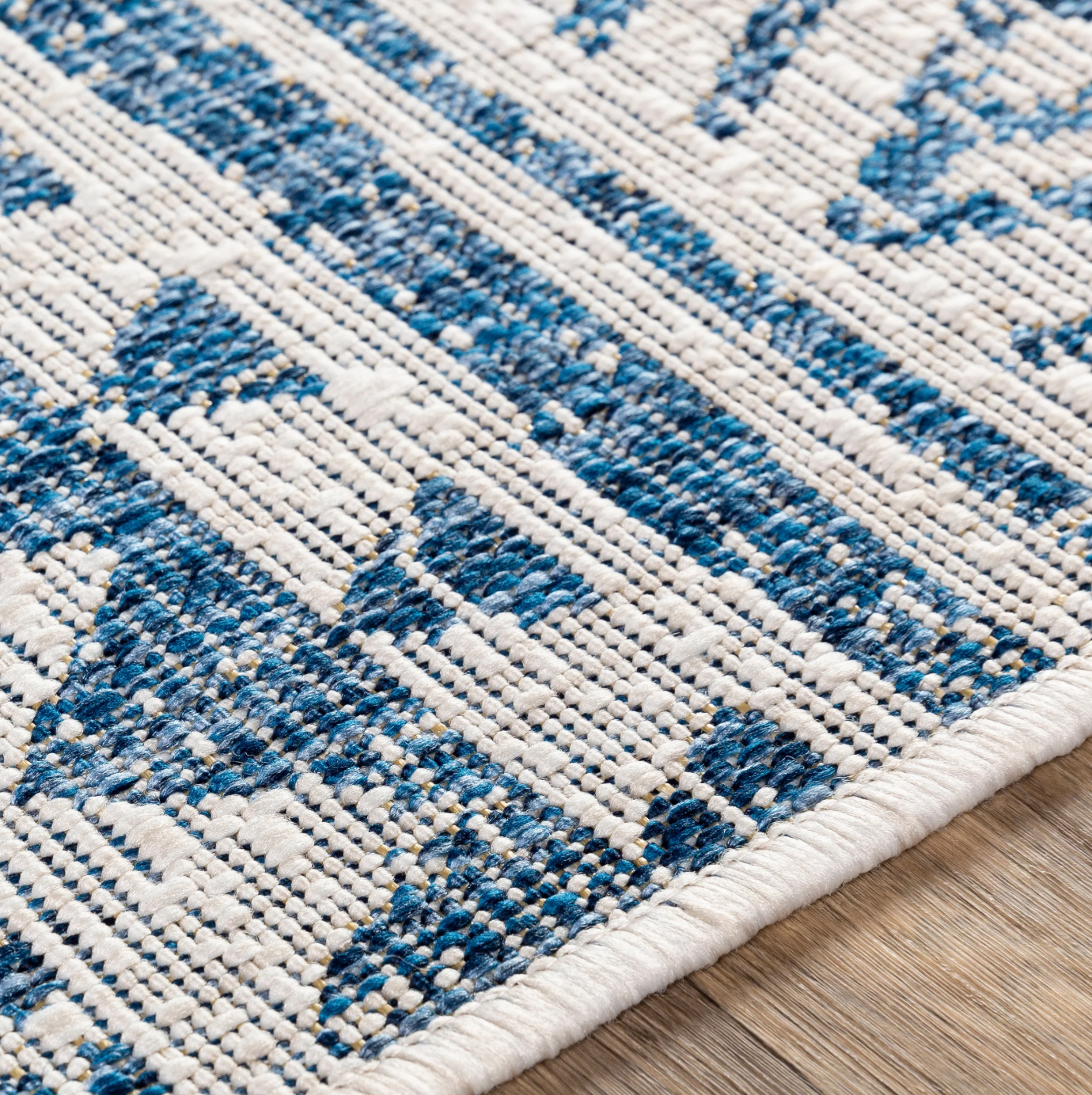 7ft round blue & white boho rug 💙