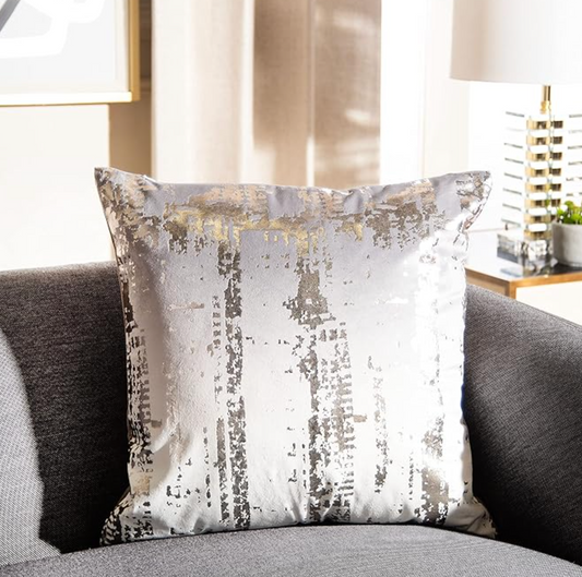 Silver/beige 18" accent pillow 🩶