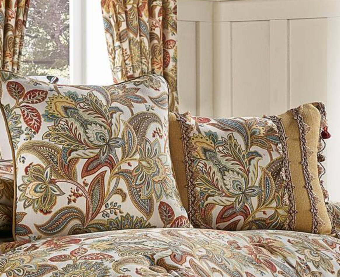 Elegant floral pillow ❤️