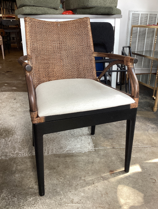 Natural wicker rattan accent chair w/ white cushion🌻