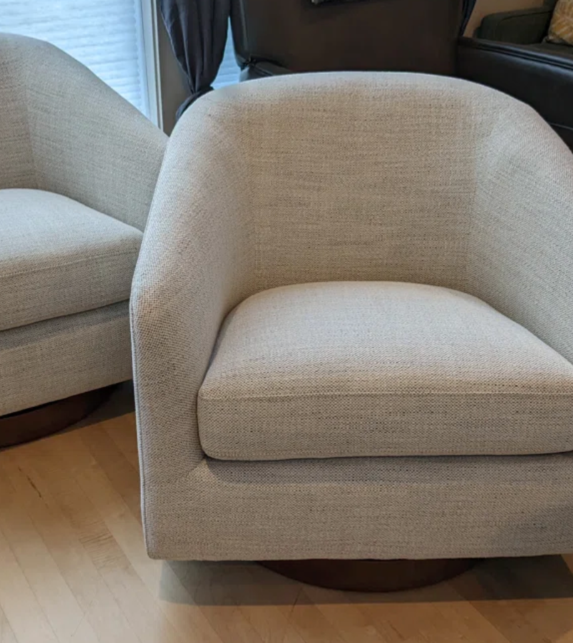 Swivel Accent Chair, Upholstered Fabric Barrel Chair in Ivory☕