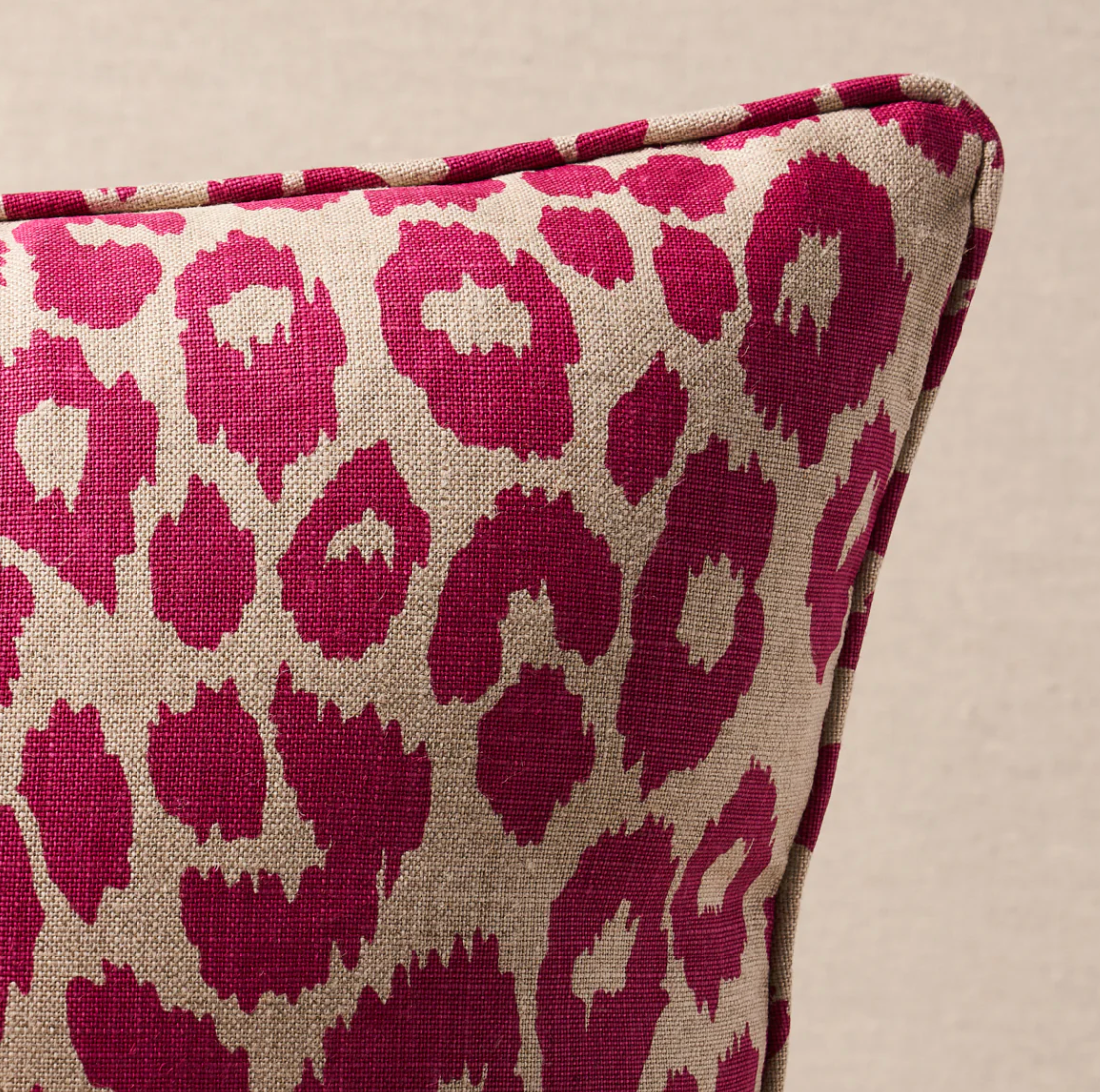 Fuschia leopard 18" square pillow 🩷