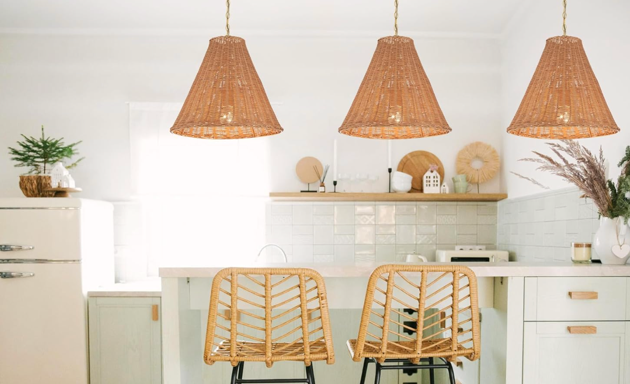 Tapered natural rattan pendant💡