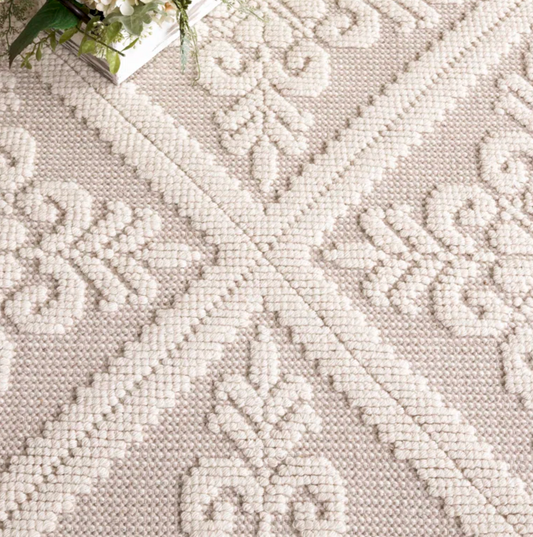 5x8 hand woven ivory wool geometric rug 🤍