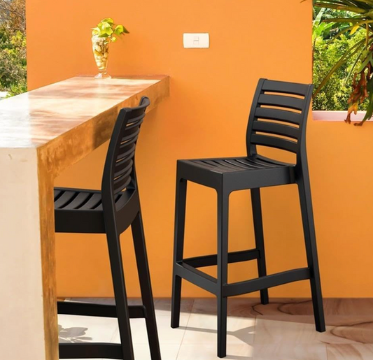 4 indoor/outdoor stackable black barheight barstools 🖤