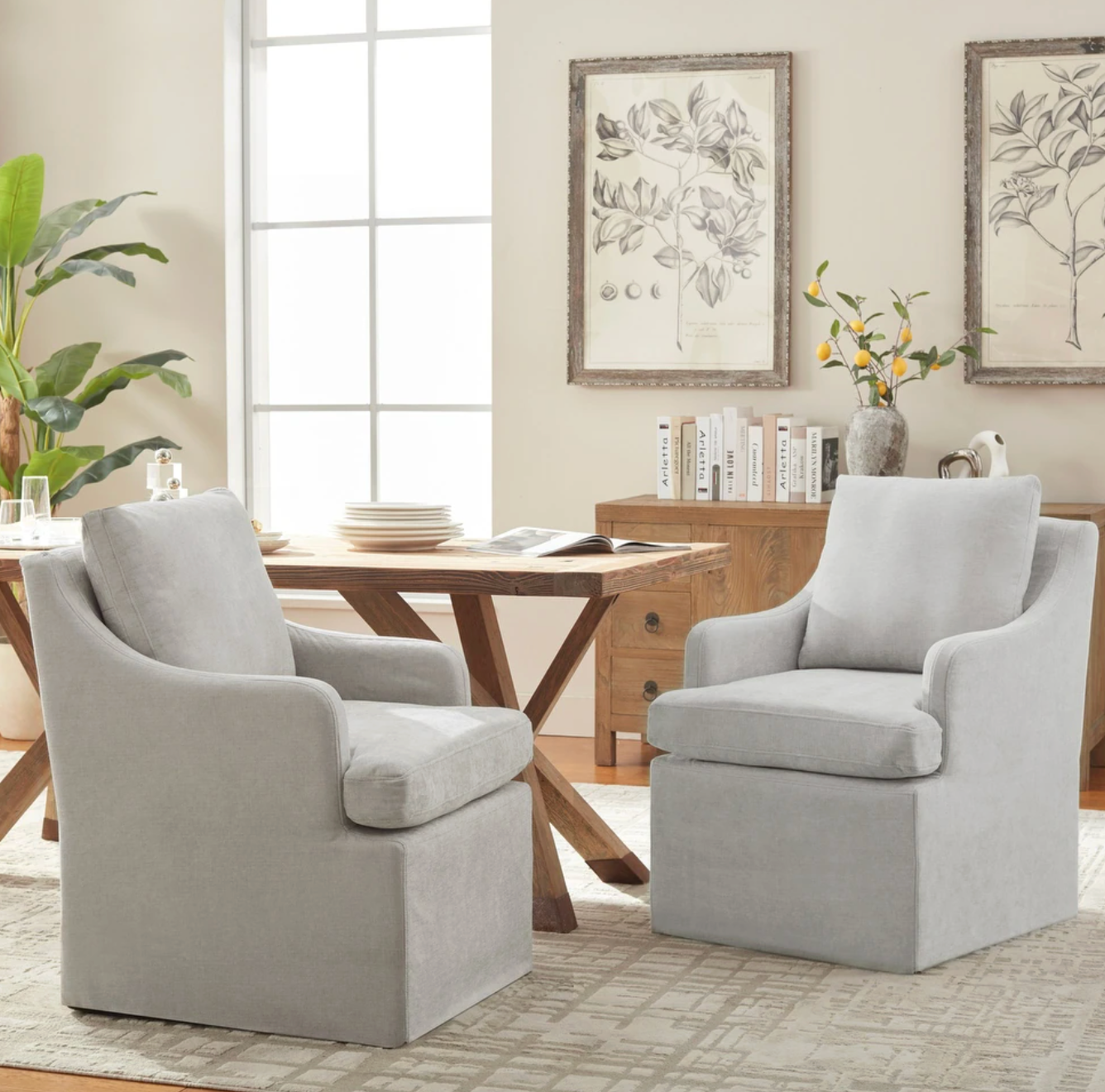 Set of 2 upholstered dining chairs w/ castors 🐚