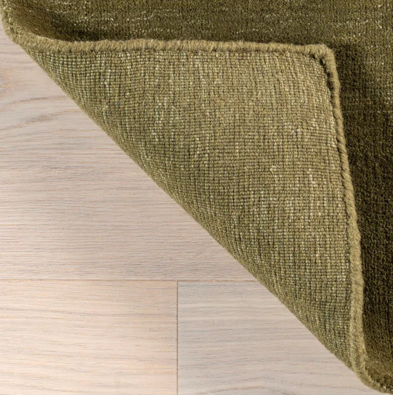 6' square speckled green wool-blend rug 🌵