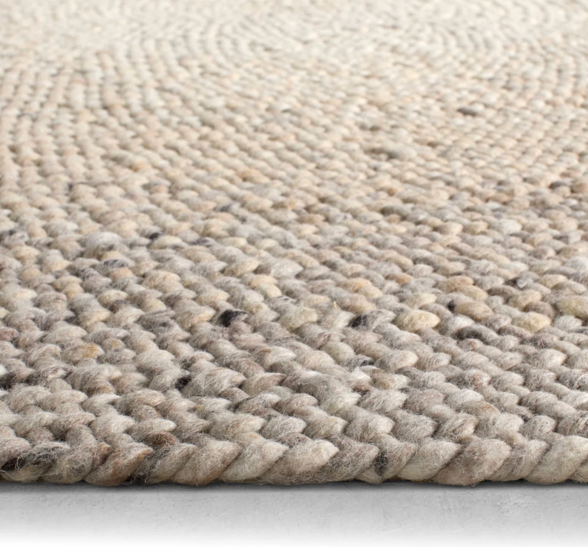Jaipur Living handwoven tan 8' round rug 🌻