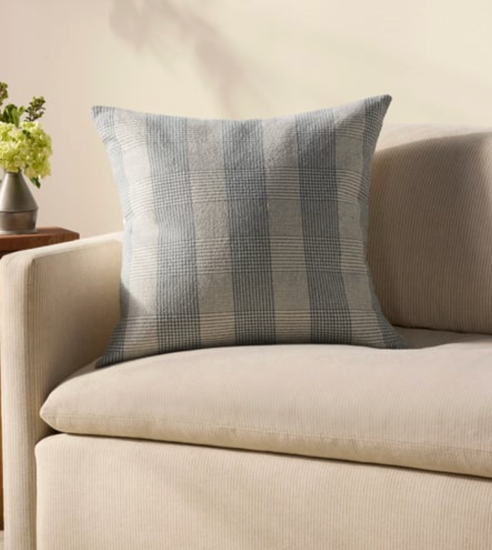 Loloi x Chris Loves Julia blue/white 22x22 pillow 🩵