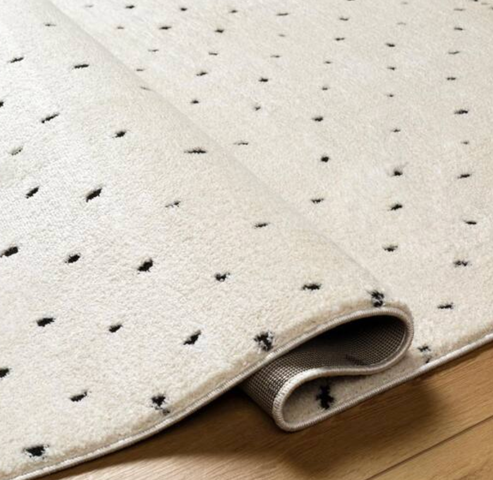 7x9 Livabliss black dots rug 🖤